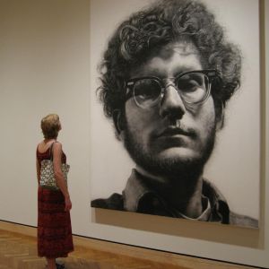 Um retrato gigantesco típico de Chuck Close
