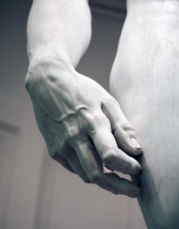 Escultura Davi, de Michelangelo, detalhe: mão direita